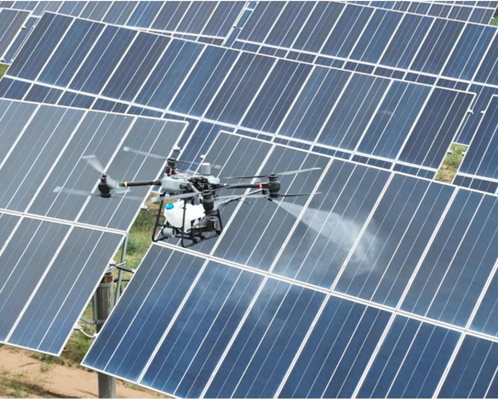 Drone-Solar-panes-cleaning-washing